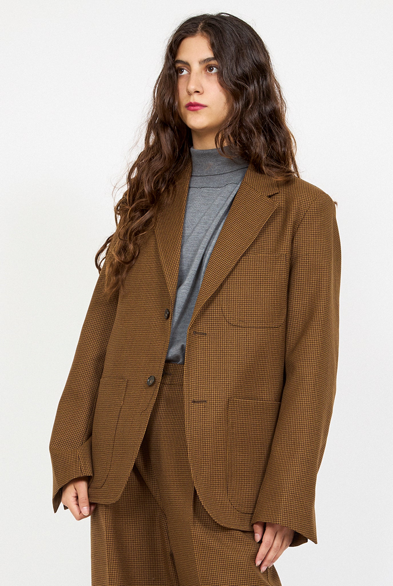 Blazer Serena bruin | Getailleerde blazer met gouden knopen - Famous Store Blazer Serena bruin | Getailleerde blazer met gouden knopen - Famous Store